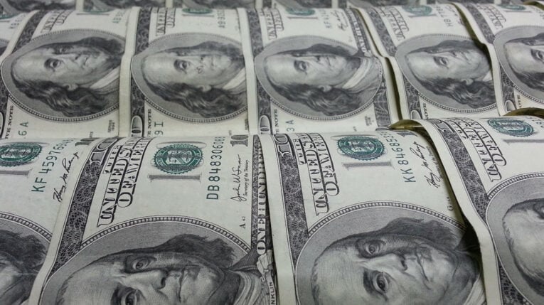 El dólar registra su peor semana en tres meses