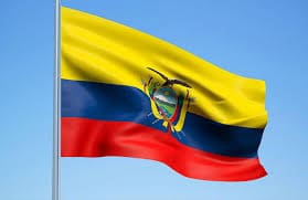 Ecuador sube un nivel en calificación crediticia