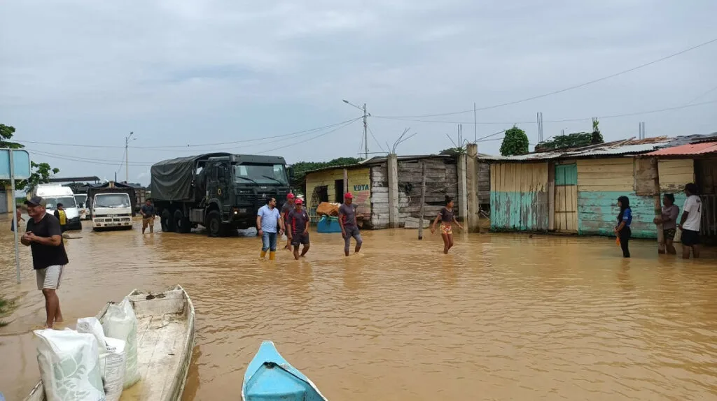 Ecuador y Perú en alerta por lluvias intensas y cambios en el fenómeno de La Niña