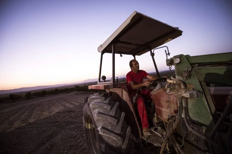Autónomos, asalariados o meros robots, ¿cómo van a ser los agricultores del futuro?