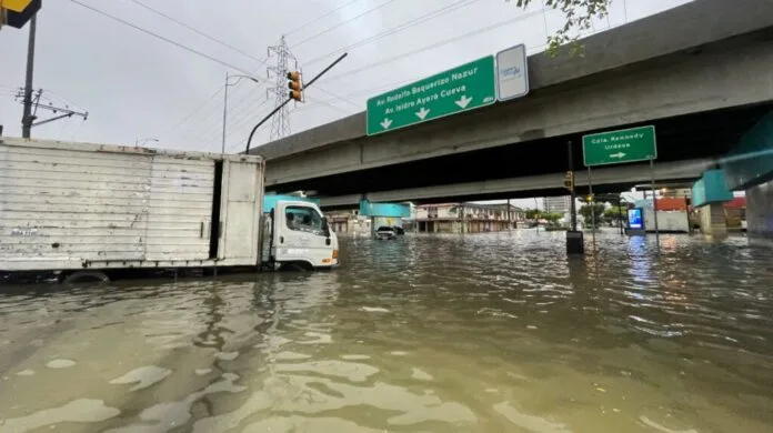 ECUADOR: Se implementa acciones para garantizar la seguridad vial durante la temporada invernal