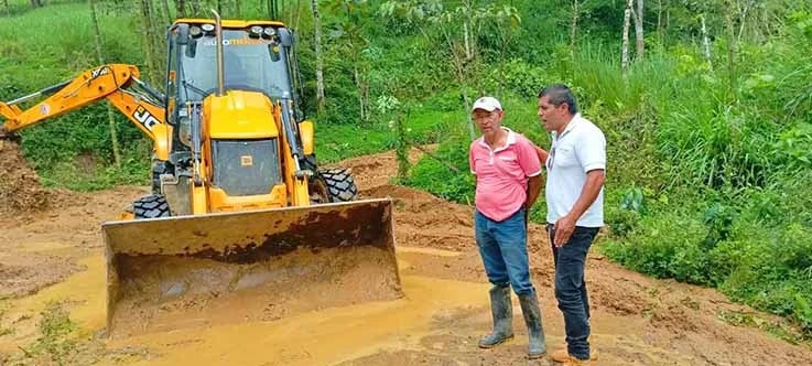 Derrumbes dejan sin acceso vial a recintos de Alluriquín