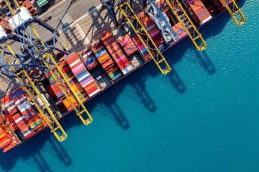 La guerra de Irán provoca retrasos en las rutas de comercio marítimo y presiona los precios