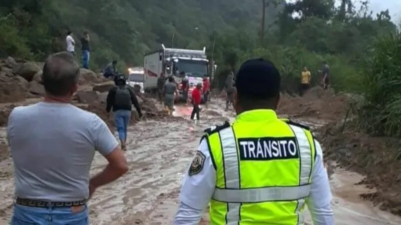 Vía Cuenca-Girón-Pasaje se cierra de nuevo por un deslizamiento