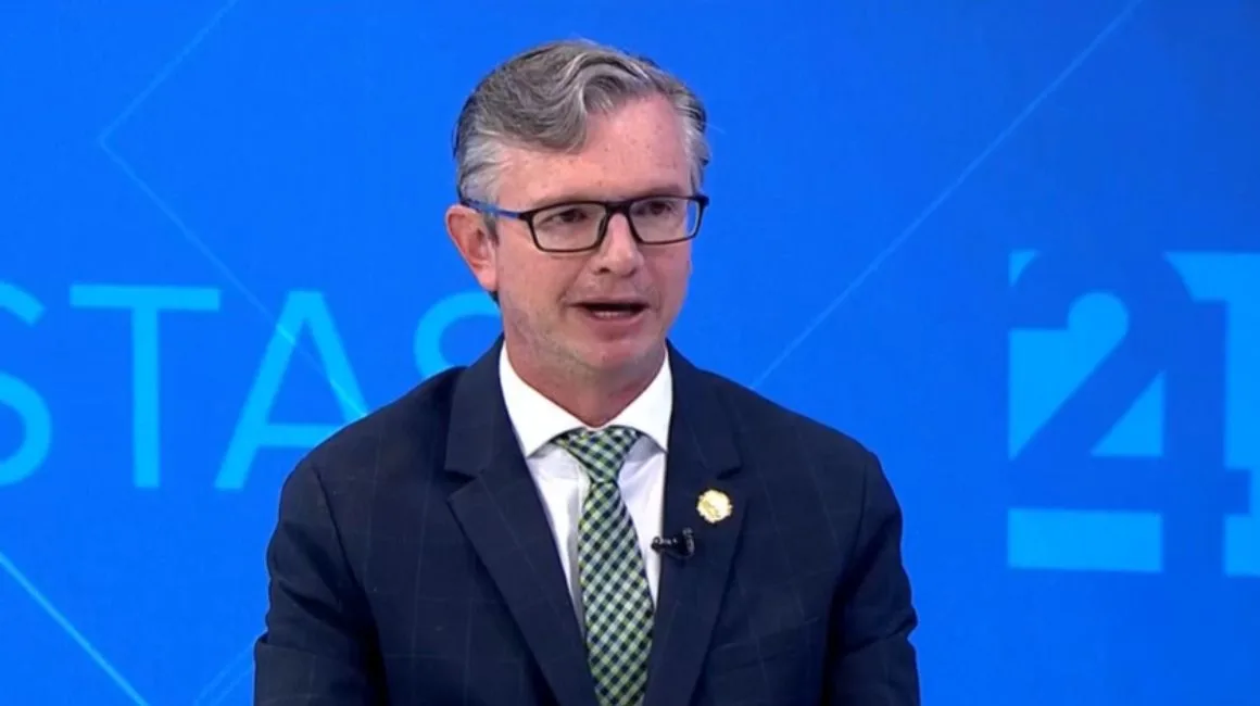 Vamos a empezar con el IVA al 15%", anuncia el ministro de Finanzas