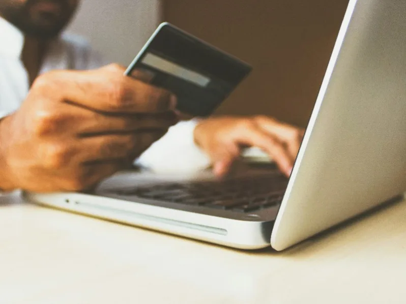 INTERNACIONAL: Qué implica la extensión de la moratoria sobre aranceles del e-commerce hasta 2026 por parte de la OMC