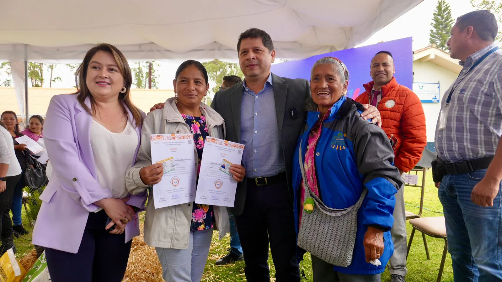 MAG entrega títulos de propiedad a Productores Agrícolas del Azuay