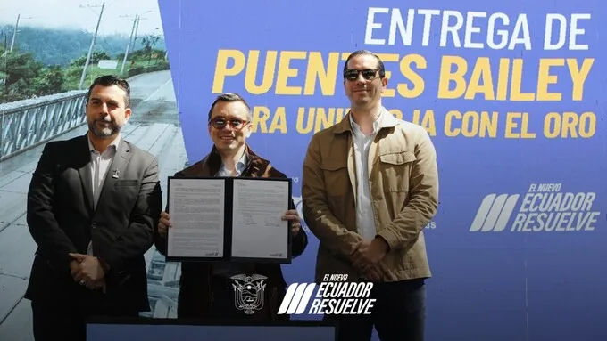 Se entregan puentes tipo Bailey para rehabilitar la conectividad entre Loja y El Oro