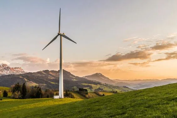 Pese al negacionismo, crisis climática acelera reformas energéticas en América Latina