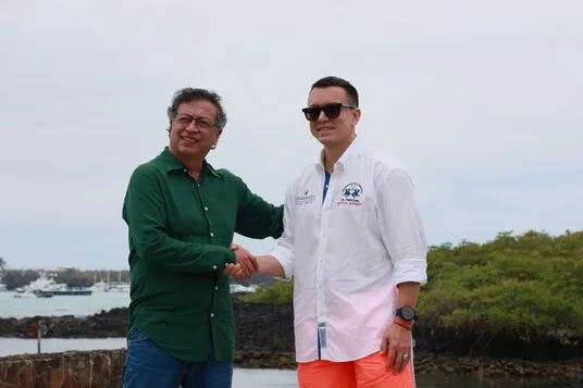 Ecuador y Colombia refuerzan cooperación en visita oficial de Gustavo Petro a Galápagos