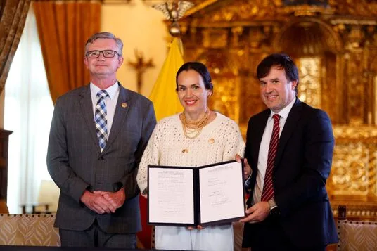 Ecuador Reactiva el Proyecto Eólico Villonaco III para Fortalecer la Matriz Energética del País