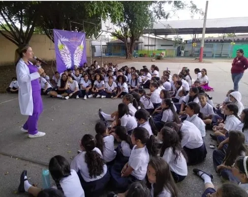 ECUADOR: Empresa privada reafirma su compromiso con la educación en su Día Internacional