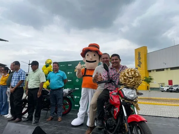 ECUADOR: Agripac hace entrega de 16 motos a los agricultores y lanza nuevos sorteos para 2025