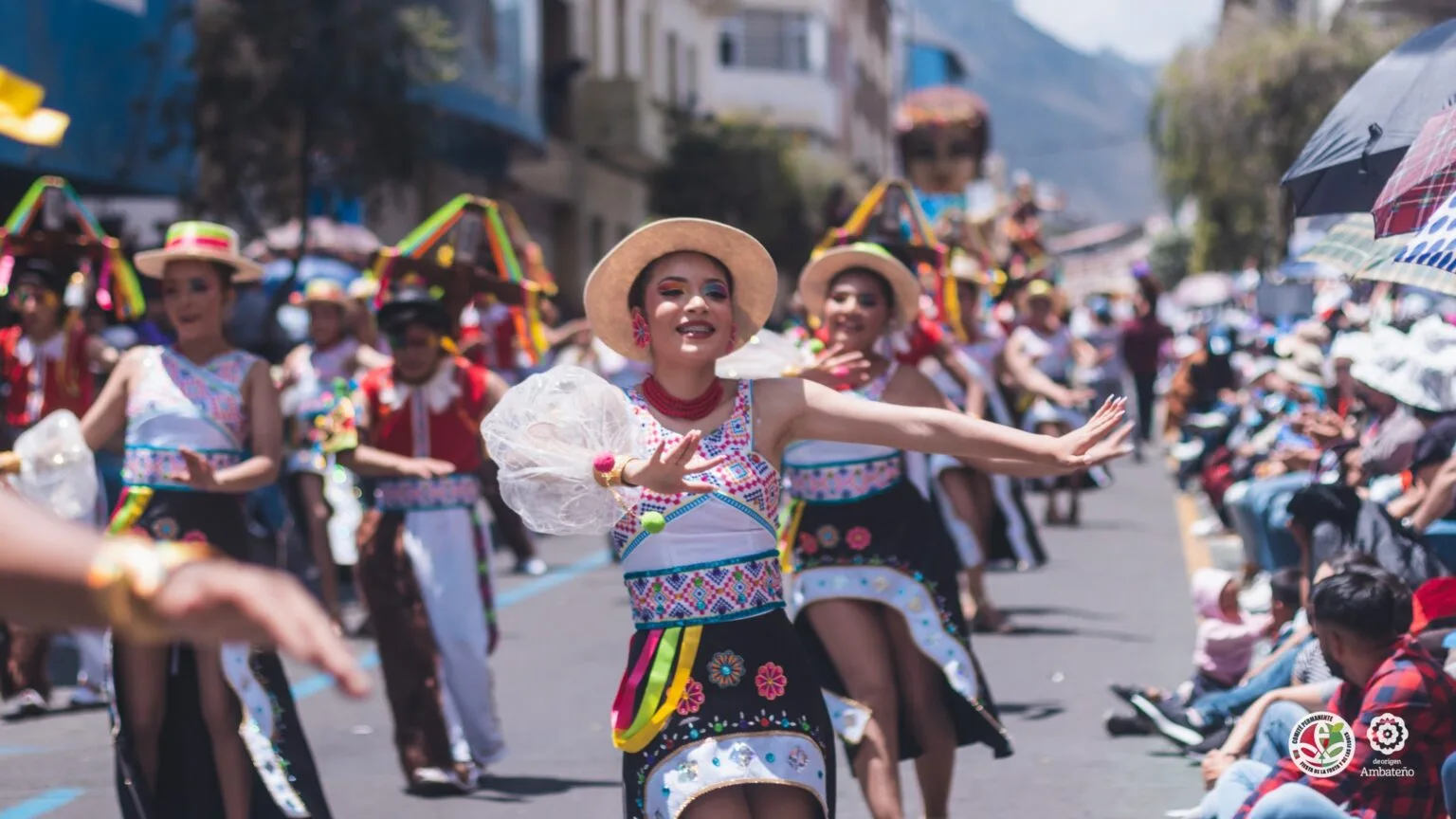 ECUADOR: Ambato vive la Fiesta de la Fruta y de las Flores