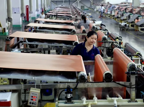Fábricas en China comienzan a cerrar sus operaciones e importadores replantean sus cadenas de suministro