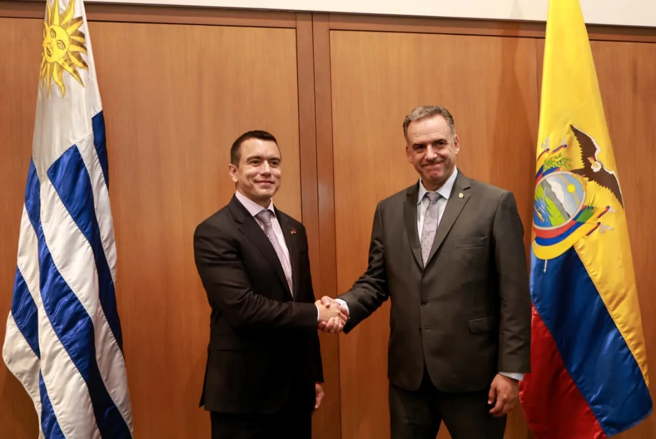 Presidentes de Ecuador y Uruguay consolidan alianza regional