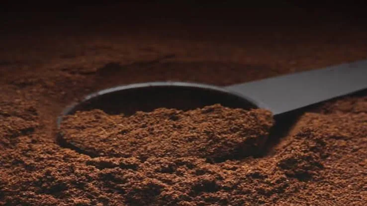 Con los cunchos del café crean esponja que limpiaría la gasolina